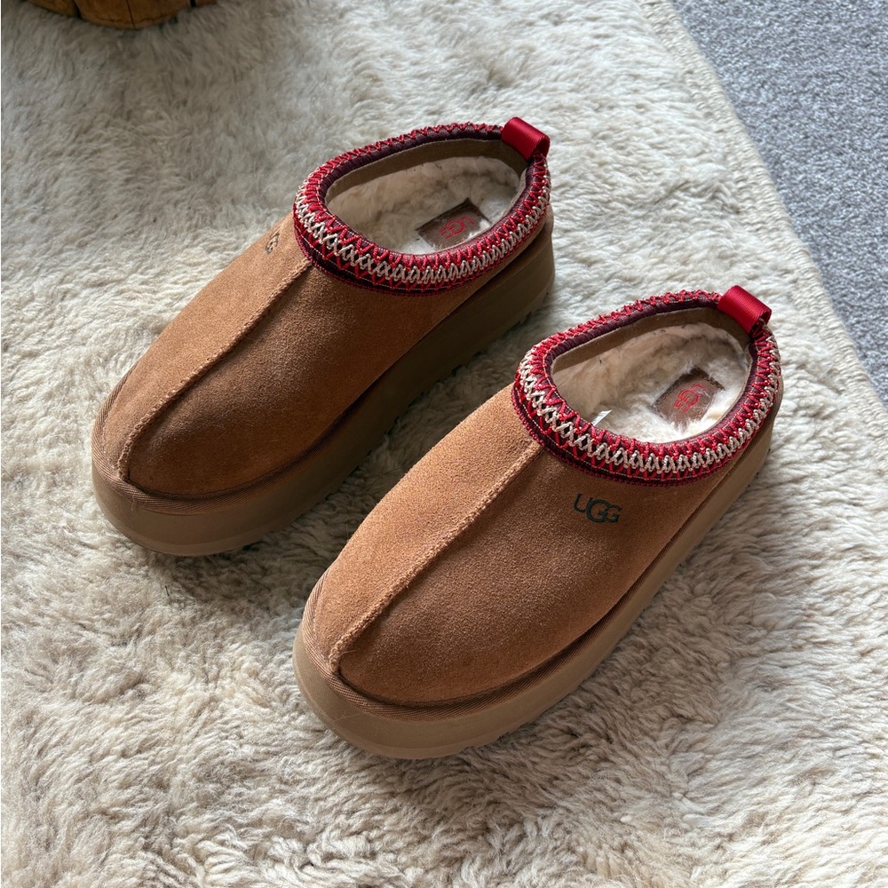 UGG Women’s Tazz II Chestnut Slippers Size 8